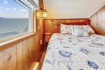 Queen Bedroom at Windjammer